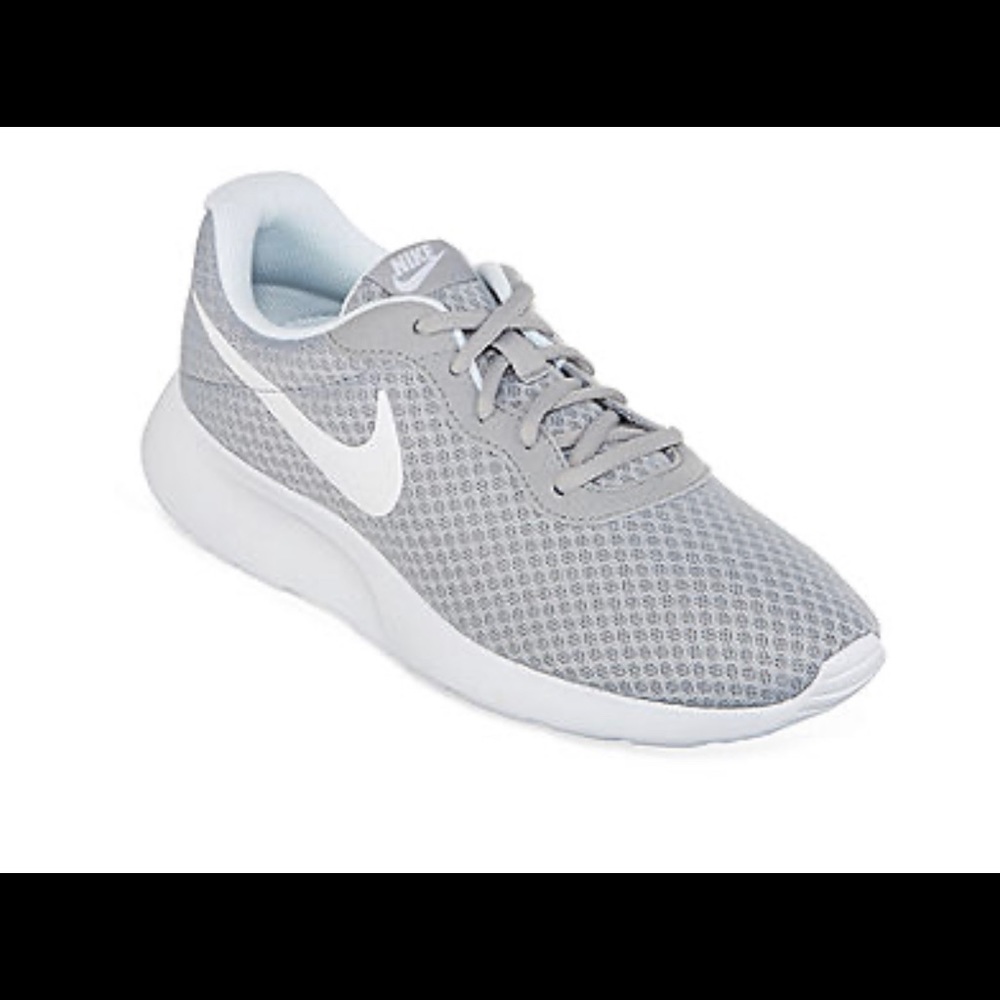 Nike Tanjun Women’s Running Shoes (Size 10)